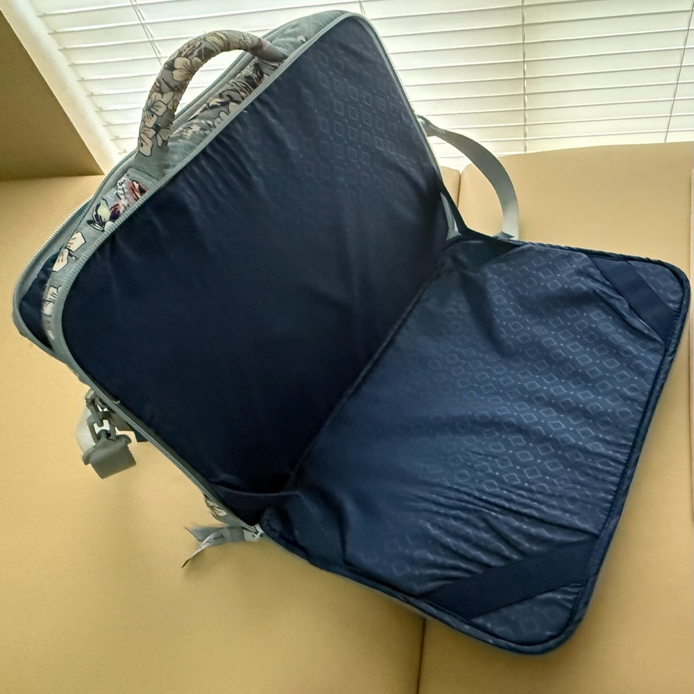 Vera Bradley padded lap top case - Picture 4 of 10